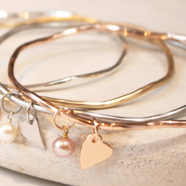 Close up of heart and pearl personalised bangle